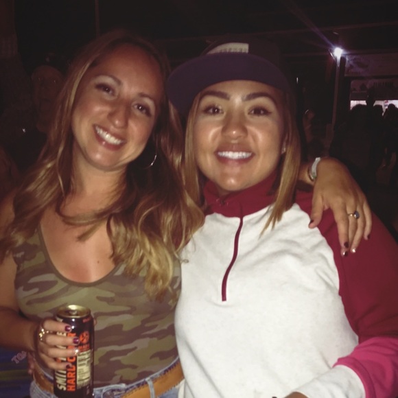 Meet your Posher, Cindy 😘 - Picture 3 of 3